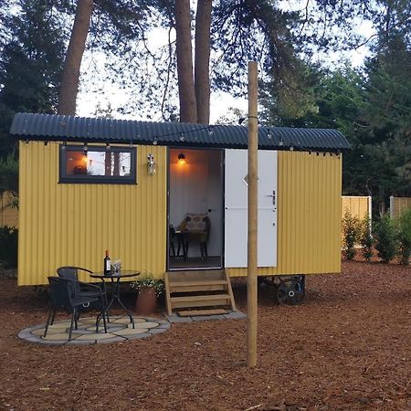Forest Heath Shepherd'S Huts Ringwood Exterior photo