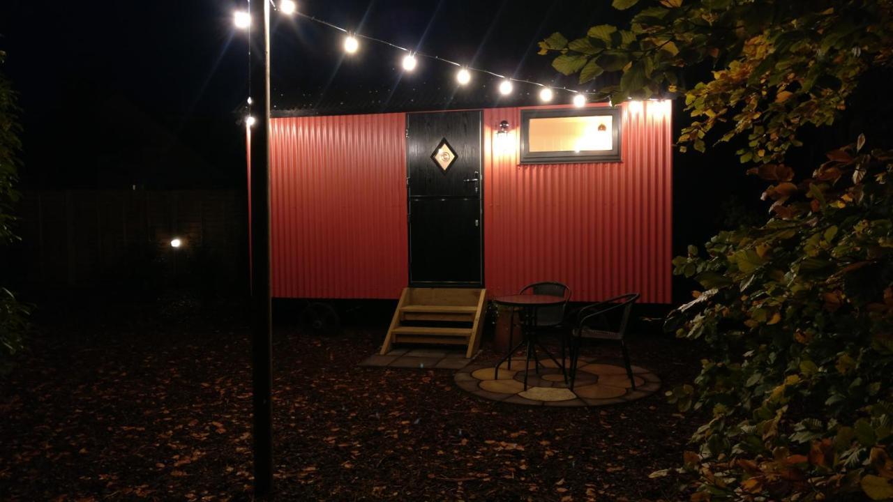 Forest Heath Shepherd'S Huts Ringwood Exterior photo